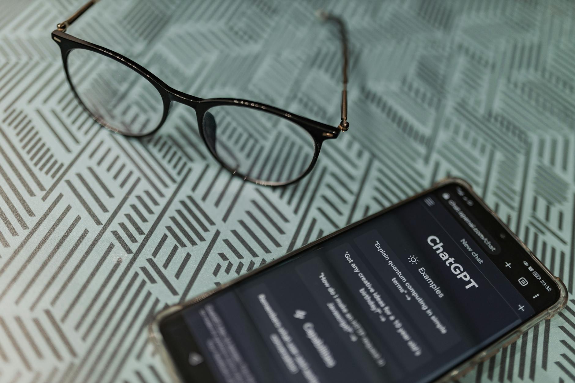 AI Agents vs Chatbots in Customer Service: Key Differences 2026