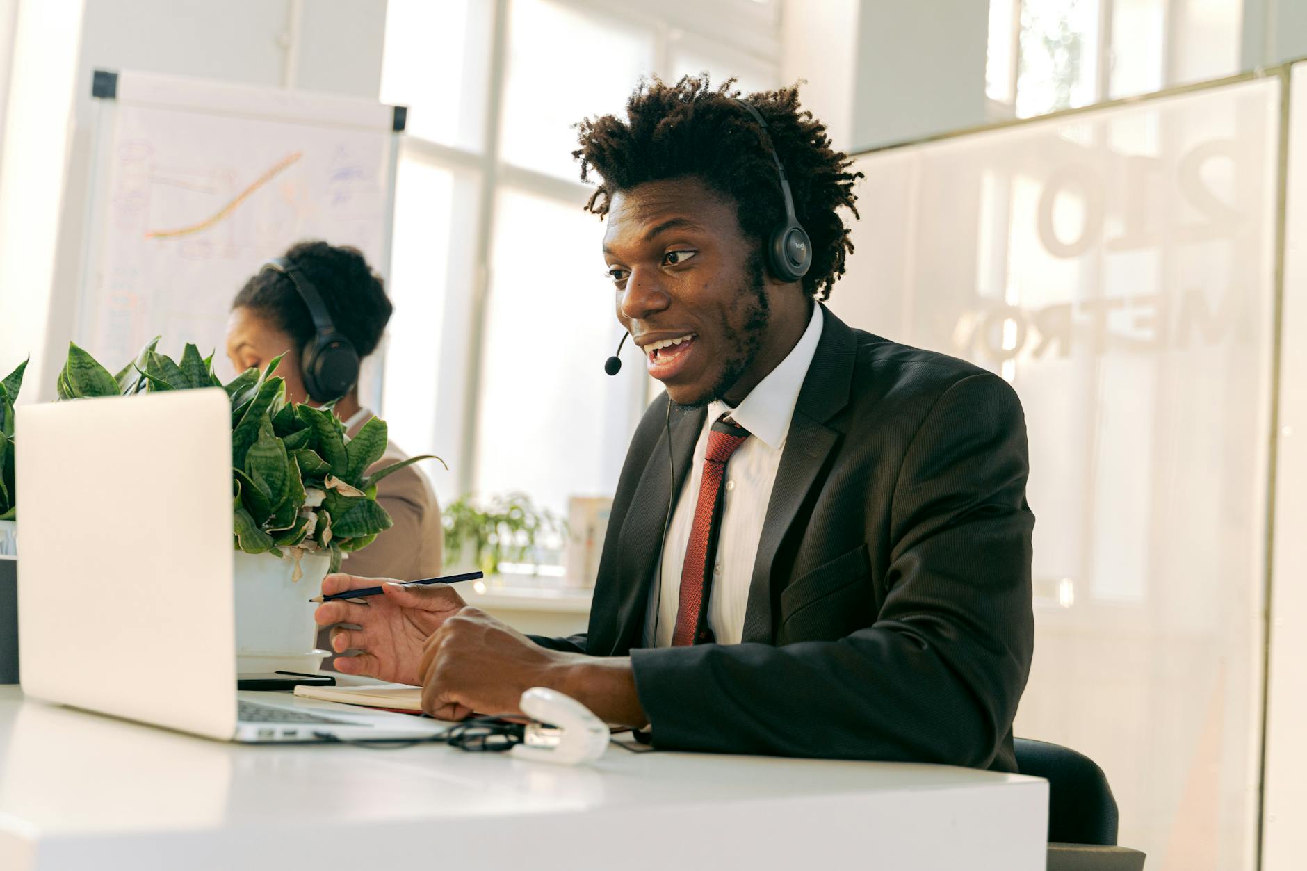 Assisters vs. Intercom Fin: AI Support Agent Comparison