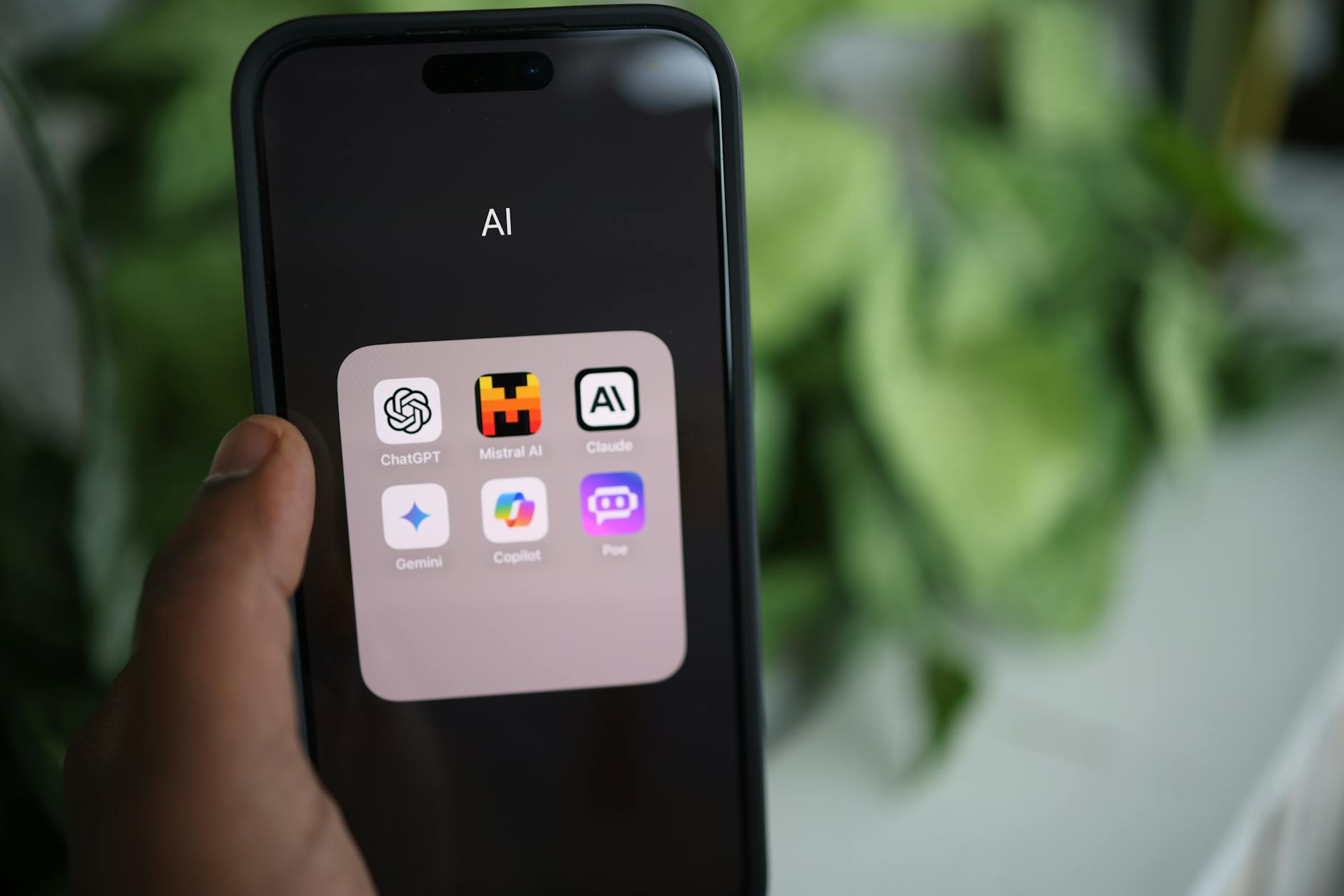 7 Best AI Writing Tools for Bloggers in 2026 (Tested & Ranked)